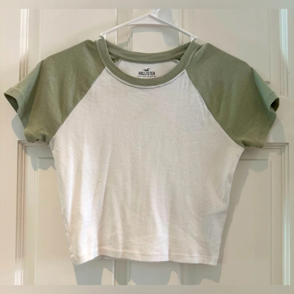 Like New!  Hollister Must Have Collection- Short Crew Baby Tee- Green/White Sz S - Picture 3 of 10